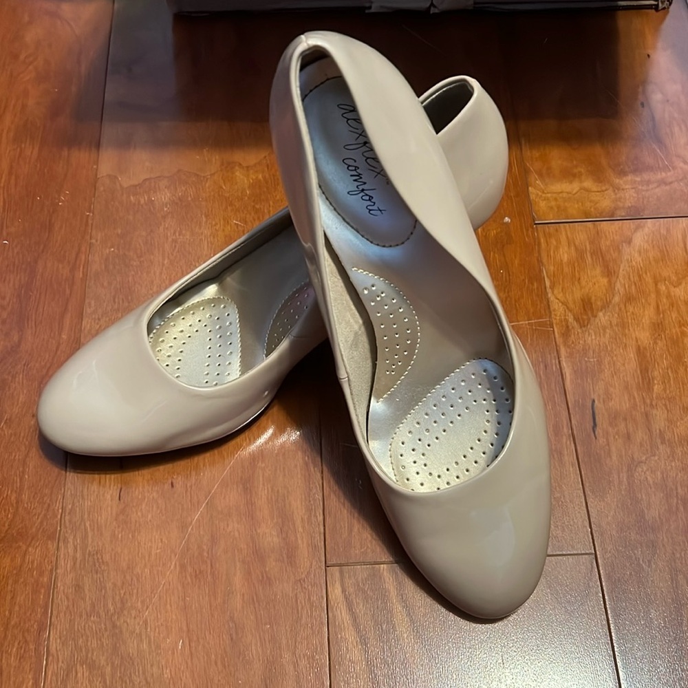 Tan 1.5 inch Heels, Size 9